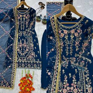 Ensemble de costume pakistanais en faux georgette lourdement brodé avec dupatta ornée de miroirs et de perles - Product Image 3