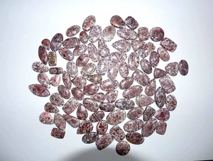 Piedra de Cuarzo con Diseño de Piel de Leopardo Natural, Obra de Arte Decorativa para Sala de Estar, Energía Feng Shui, Disponible para la Venta - Product Image 3