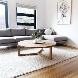 Table basse fonctionnelle en bois minimaliste offrant un design épuré et une construction fiable en bois massif - Product Image 4