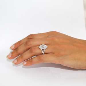Bague solitaire de luxe en or 18 carats avec diamant de laboratoire marquise certifié IGI de 3,00 carats, clarté E VVS, à double sangle, cadeau de fiançailles pour femme - Product Image 5