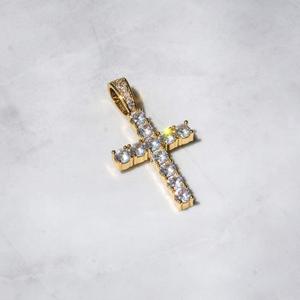 Collier pendentif croix en moissanite plaqué or 18 carats de luxe, taille brillant rond, serti à griffes, chaîne maille forçat, bijoux chrétiens unisexes - Product Image 2