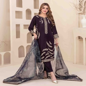 Top 5 Velvet Design in Pakistan - Heavy Embroidery Suits
