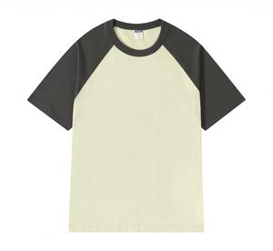 T-shirt à manches raglan pour homme, vert clair, manches gris foncé, 100% coton jersey, col rond, coupe classique, couleur unie, décontracté - Product Image 1