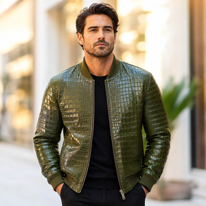 เสื้อแจ็คเก็ตบอมเบอร์หนังลายจระเข้สำหรับผู้ชาย แบรนด์ LEATHER SPOT ระบายอากาศได้ดี สวมใส่สบาย เหมาะสำหรับฤดูร้อน แขนยาว มีโลโก้ที่คอหลัง ดีไซน์ปรับแต่งได้ - Product Image 2