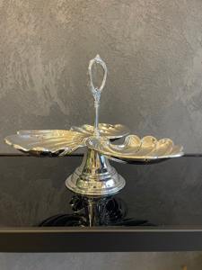 Bol de service à trois compartiments plaqué argent avec poignée centrale, idéal pour la présentation de desserts et de collations sur les buffets de centres de villégiature - Product Image 3