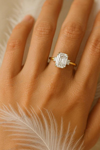 Nouvelle bague Art Déco plaquée or 14 carats avec moissanite taille ovale et accents de diamants géométriques, inspirée de la nature - Product Image 2
