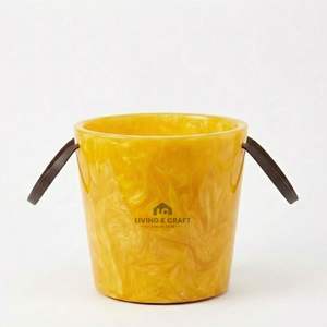 Seau à glace moderne en résine avec poignées latérales |   Refroidisseur à vin élégant pour les fêtes, le bar à domicile et les cadeaux, motif marbré - Product Image 1