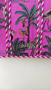 Sac fourre-tout en coton matelassé fait main avec broderie Kantha, imprimé animaux tropicaux de la jungle, fermeture éclair, deux poignées, sac à bandoulière - Product Image 3
