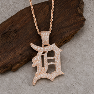 Colgante Personalizado de Letra D Estilo Hip Hop Gótico, Plata 925 con Micro Pavé de Moissanita, Colgante de Letra Inicial al por Mayor - Product Image 1