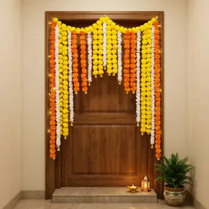 Guirlande traditionnelle de fleurs de souci jaunes, oranges et blanches avec clochettes dorées pour la décoration de porte, idéale pour les mariages, les festivals et l'entrée de la maison. - Product Image 4