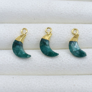 Amuleto de Esmeralda Luna |   Colgante de Luna Creciente Chapado en Oro para la Fabricación de Joyas - Product Image 5