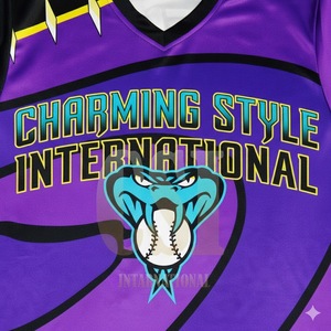 เสื้อกีฬาโพลีเอสเตอร์ 100% แบบสั่งทำพิเศษ ผลิตจากผ้าโพลีเอสเตอร์ 100% สำหรับผู้ชาย ด้วยเทคนิคการพิมพ์แบบซับลิเมชั่น - Product Image 5