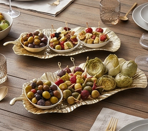 Finest Leaf Shape Serving Tray Polished Metal Finish Decorative Platter For Home Kitchen Tabletop Use Elegant Table Accessory - Product Image 3
