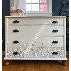 Commode de luxe artisanale en bois massif à 4 tiroirs, avec relief floral orné de roses, finition blanc antique - Product Image 2
