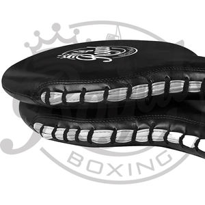 Pagaies d'entraînement de fitness de qualité supérieure, personnalisables avec logo, vente en gros pour Taekwondo, Muay Thai, Boxe, en cuir véritable - Product Image 6
