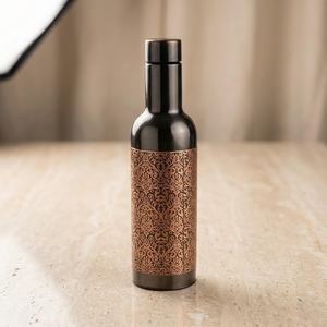 Botella de Cobre Puro de Lujo Moderna y Premium, a Prueba de Fugas, Ayurvédica, Hecha a Mano, Grabada, Ecológica, Reutilizable, para Uso Doméstico - Product Image 1