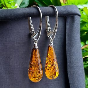 Pendientes de gota de ámbar báltico, pequeños, con gema de miel, colgantes de plata, joyería clásica, regalo para mujer - Product Image 2