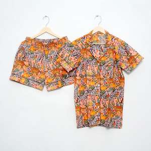 Ensemble de pyjama en coton à manches courtes, imprimé floral, col élégant, boutons, longueur courte, tenue de demoiselle d'honneur, automne, doux et respirant - Product Image 3