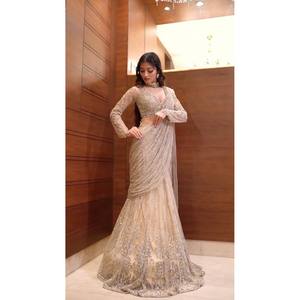 ชุดผ้าส่าหรีสีเบจสำหรับงานปาร์ตี้ชุดราตรีออกแบบโดยดีไซเนอร์ - Product Image 4