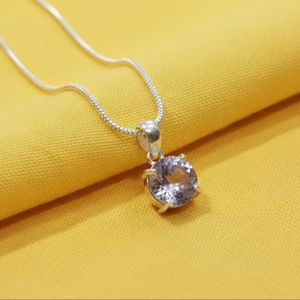 Collar con Colgante de Amatista Lavanda en Plata Alemana Hecho a Mano |   Elegante Solitario Redondo sobre una Cadena de Serpiente Delgada |   Regalo para Ella - Product Image 3