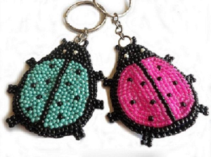 พวงกุญแจลูกปัดงานฝีมือสุดหรู ดีไซน์สวยงาม ตกแต่งด้วยงานปักมือ เหมาะสำหรับใช้กับรถยนต์และกระเป๋า ผลิตจากงานฝีมือชาวอินเดีย - Product Image 6