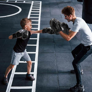 Set de Boxeo 3 en 1 para Niños, Guantes de Boxeo Ajustables y Combo de Almohadilla de Patada para Principiantes, Ideal para Jóvenes en Kickboxing, Karate, Taekwondo y Muay Thai - Product Image 6