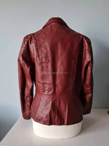 Chaquetas de mujer Vintage 80s de cuero genuino Chaquetas universitarias de Invierno para mujer hechas a mano - Product Image 5