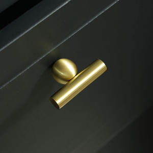 Pomo moderno en forma de T de latón macizo con base de bola, pomo de cajón en oro cepillado para gabinetes de cocina, armarios y herrajes de muebles. - Product Image 6