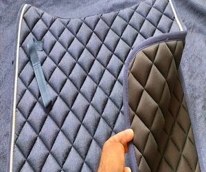 Tapis de selle matelassé violet tout usage avec sangle de harnais pour l'entraînement équestre, doublure polaire, rembourrage polyester, fabricant - Product Image 2