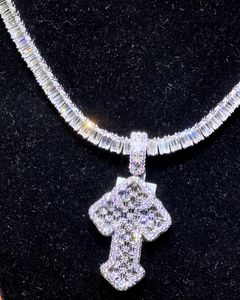 Pendentif Croix Géante en Argent Sterling 925 Dvars Diamond, Bijoux de Luxe pour Hommes avec Moissanite et Placage Or, Vente en Gros - Product Image 3