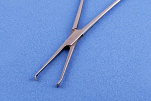 Pinzas de tejido Allis de grado profesional con mordazas dentadas para un control seguro del tejido en cirugía - Product Image 5