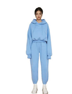 Sudadera con capucha corta para mujer, top corto con capucha a la moda para damas, tela suave y transpirable, manga larga, estilo urbano y moderno. - Product Image 4