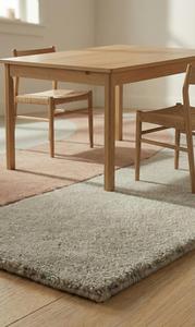 Alfombra de área suave estilo nórdico con mechones, diseño personalizado, gris y rosa, con arco y líneas, para el hogar, hotel o proyectos. - Product Image 3