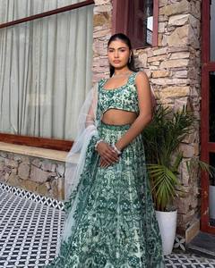 ชุดเลเฮนกาโชลีแบบยาวสำหรับผู้หญิงยุคใหม่ พร้อมผ้าคลุมไหล่ ประดับด้วยงานปักเลื่อมผ้าไหมเพชร สำหรับงานปาร์ตี้ - Product Image 5