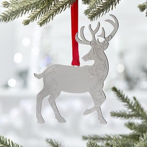 Adorno Colgante de Reno Metálico con Diseño en Relieve, Decoración Tradicional para Árbol de Navidad - Product Image 1