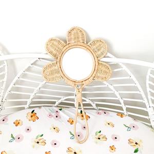 Adorables miroirs en rotin en forme de fleur pour les tout-petits, prix bas, petit miroir à main. - Product Image 4