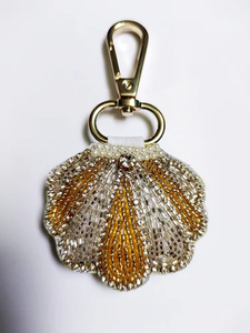 Lindo llavero de punto de cruz con forma de corazón y cuentas completas para hacer tú mismo - Product Image 2
