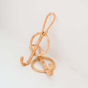 Accessoires de maison fonctionnels, écologiques, en rotin, crochets muraux pour vêtements et sacs à main. - Product Image 4