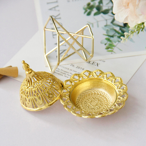 Quemador de Incienso Metálico, Bañado en Oro, Diseño Clásico de Metal, Quemadores de Incienso de Latón con Adornos de Flores y Hojas, Diseño de Lujo - Product Image 4