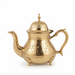 Bouilloire à thé en laiton doré avec motif floral en relief, style oriental, pieds trépieds, pot à eau décoratif, finition polie - Product Image 1