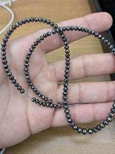 Perles de diamant noir naturel facettées rondes AAA de 4 mm, brin de 15 pouces, fournisseur en gros de perles de diamant en vrac - Product Image 3