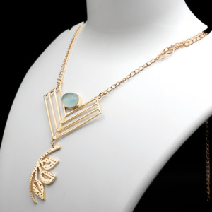 Collier en calcédoine naturelle plaqué or 18 carats – Bijou géométrique de créateur – Cadeau pour elle - Product Image 6