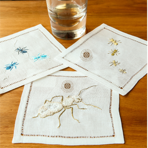 Serviette de cocktail carrée en lin naturel, faite à la main, durable, design minimaliste, animaux de la forêt, design moderne et luxueux pour les mariages et les fêtes - Product Image 1