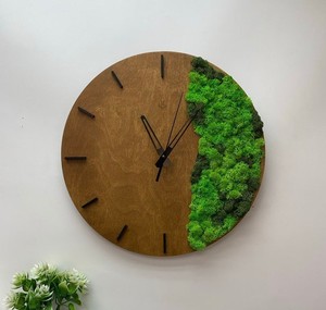 Reloj de pared de musgo, hecho a mano, con números romanos, decoración de pared de madera natural, redondo, analógico, de cuarzo, silencioso, para sala de estar - Product Image 1