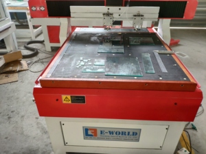 Machine à découper le verre E-WORLD NC8080, épaisseur 2-19 mm, haute précision, moteur PLC, 380V/220V, 4 kW - Product Image 2
