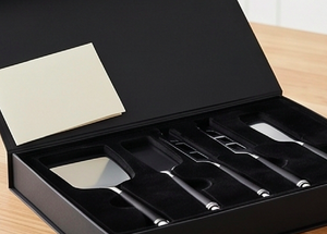 Elegante Juego de 4 Cuchillos para Queso de Acero Inoxidable con Acabado Negro y Plateado, Perfecto para Uso en Hoteles y Restaurantes - Product Image 6
