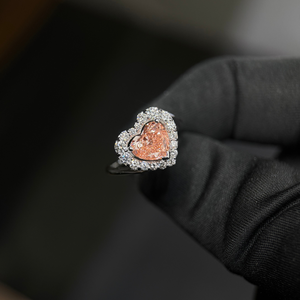 Bague halo en or 14 carats avec diamant rose intense fantaisie de 2 carats en forme de cœur, cultivé en laboratoire, certifié IGI, qualité VVS2 - Product Image 3