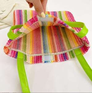 Añade vibrantes rayas multicolor a tu estilo diario con este impresionante bolso de hilo natural con un cuerpo suave y asas. - Product Image 2