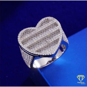 Bague de luxe en argent sterling 925 avec diamants de laboratoire et pierres baguette diagonales pour les acheteurs de bijoux en gros - Product Image 2