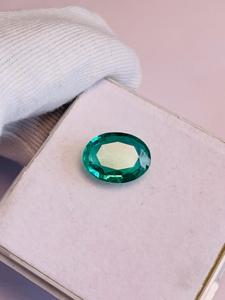 Émeraude naturelle de qualité supérieure, ovale, 6,24 carats, 14,9x11,3x5,3 mm, couleur vert intense, certifiée IGI, avec un bel éclat - Product Image 4